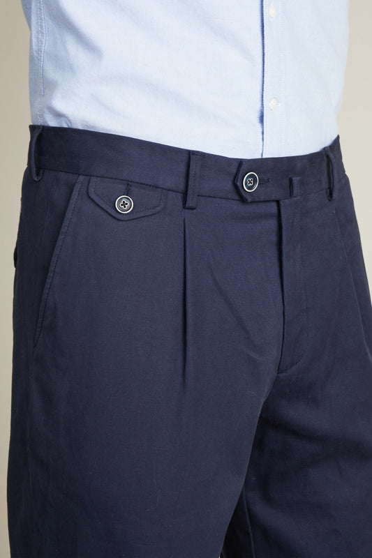Chino à pinces marine